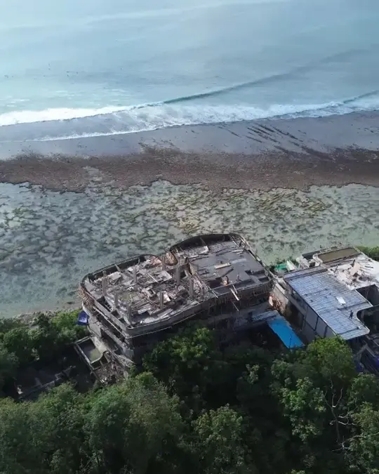 Foto udara kawasan proyek Home Stay & Villa La Belle di Pecatu dari arah laut