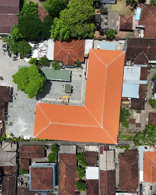 Tampak atas atap dan halaman SDN 6 Kesiman