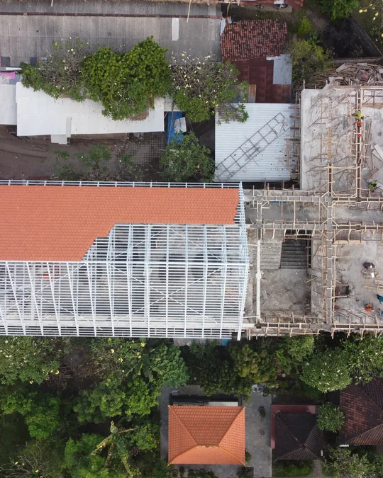 Tampak atas area kerja dan perancah SDN 6 Sanur