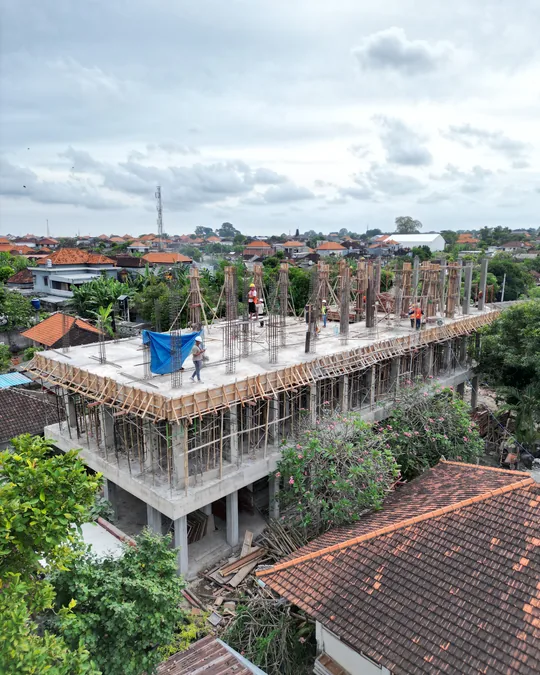 Foto udara SDN 8 Kesiman pada tahap konstruksi lantai atas